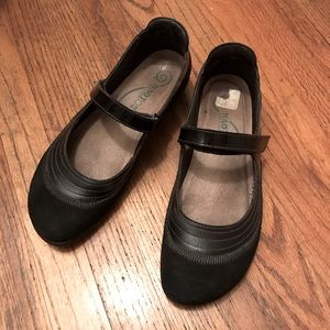 {Balletic} Naot Kirei flats w/ patent details